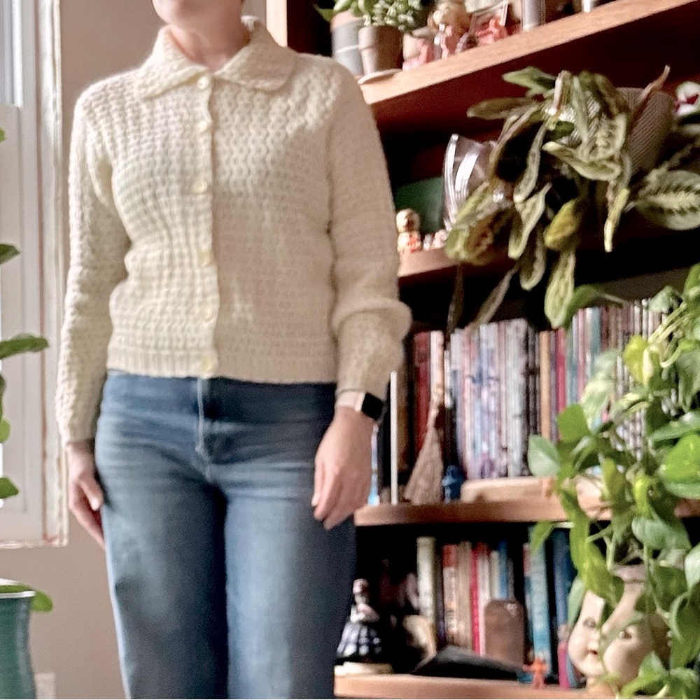 Vintage 60s knit eggshell cardigan sweater with collar
